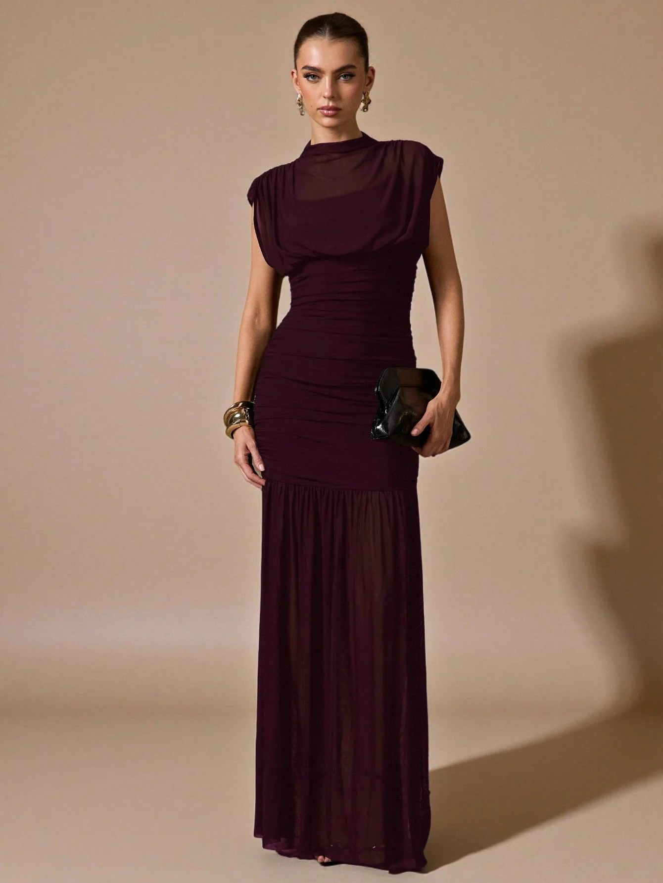 Robe noire enveloppante transparente drapée