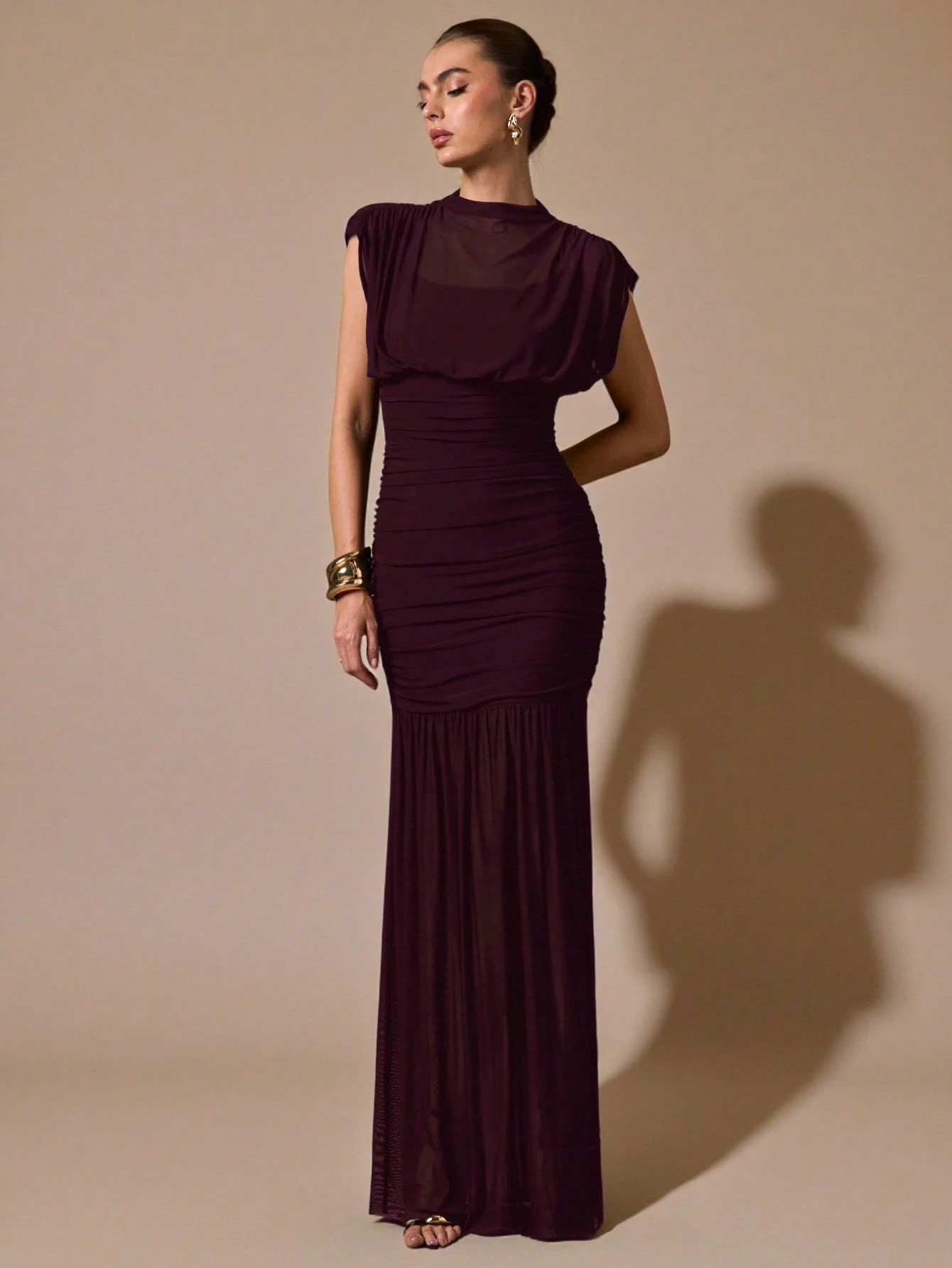 Robe noire enveloppante transparente drapée