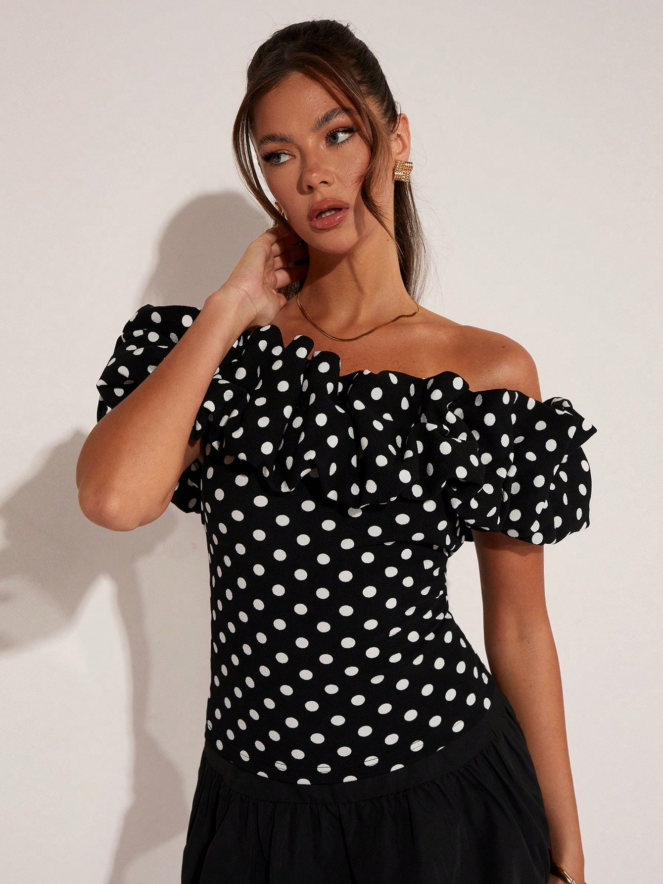 Top élégant à épaules dénudées à pois pour femmes